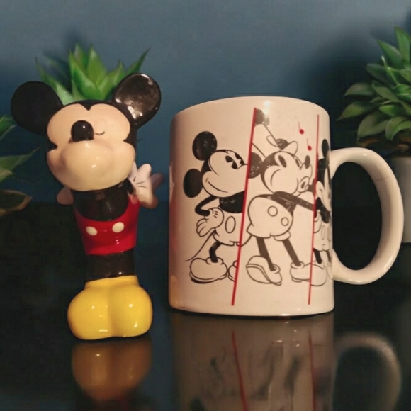 Mickey mouse pepper shaker and mug - Picture 1 of 4